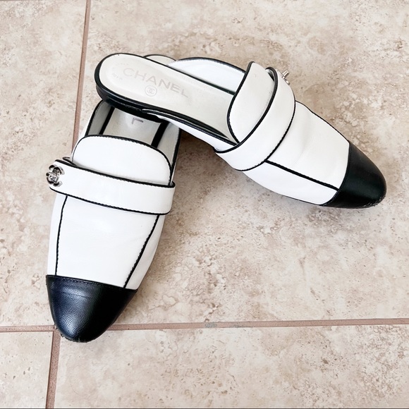 Authentic Chanel lambskin cc lock mules size 39 - Picture 2 of 12